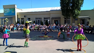 Сегодня в третьем корпусе Энгельсского дома-интерната для престарелых и инвалидов прошло цирковое выступление